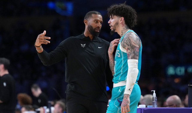 glow-kaiyun.com-两队外线都铁麻了！骑士三分40中8 黄蜂三分更是仅47中8