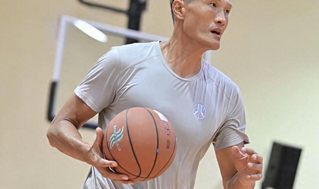 glow-kaiyun.com-季乐：退役后竟然当交警，曾拿3次CBA总冠军，妻子是宏远啦啦队长