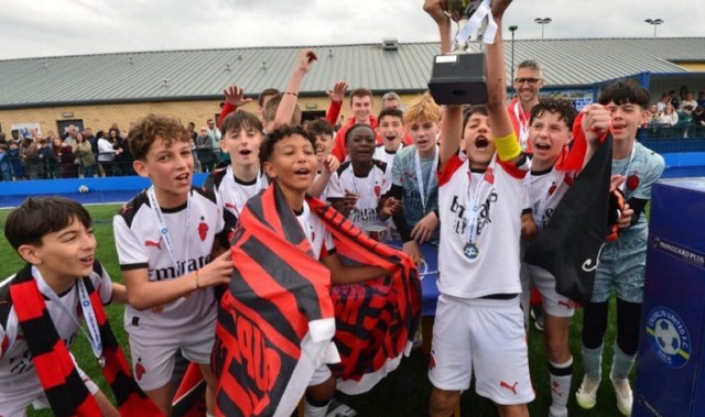 开云app下载-米兰U12再夺Robbie Keane Academy杯冠军，4比1胜阿森纳|AC米兰|曼联|凯尔特人|都柏林|狼队_新浪体育_新浪新闻